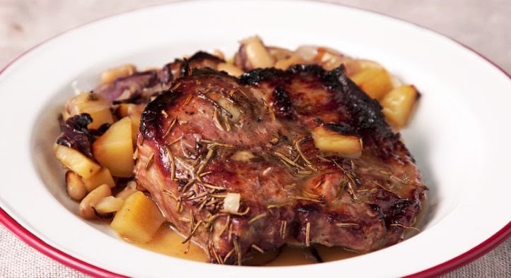 Hay un millón de formas de hacer bondiola a la cerveza, hoy vamos a hacer una que no requiera prender el horno, ni nada muy complejo. No tienen excusas para hacerla!